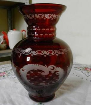 Rubínová váza