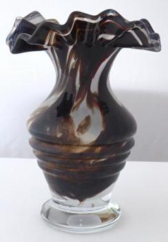 Váza s mléèným a hnìdým sklem