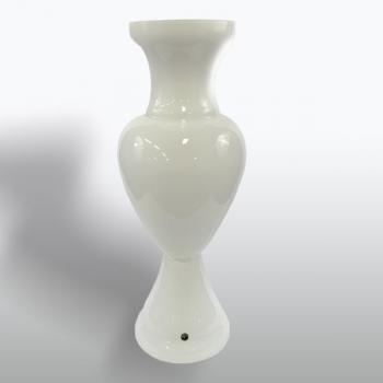 Bílá skleněná váza / Egermann – Nový Bor – 61 cm Bílá skleněná váza / Egermann – Nový Bor – 61 cm