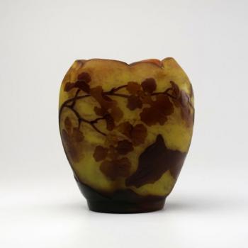 Secesní cameo váza s motivem orchideje - Gallé Secesní cameo váza s motivem orchideje - Gallé