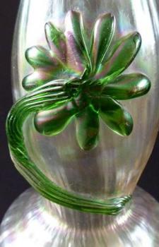 Secesní váza se zeleným květem - Wilhelm Kralik