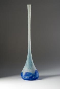 Štíhlá modrá váza